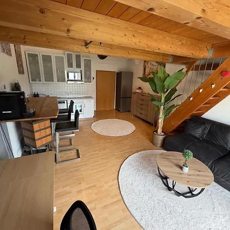 Sleeping Loft With Balcony דירה